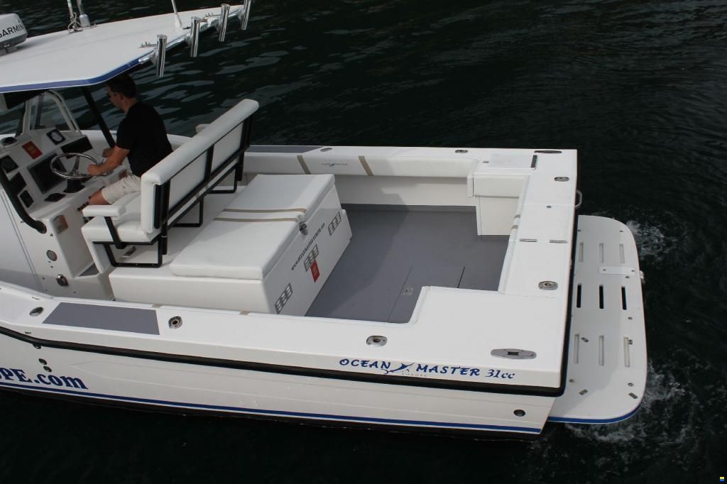 Ocean Master (US) 31 Center Console