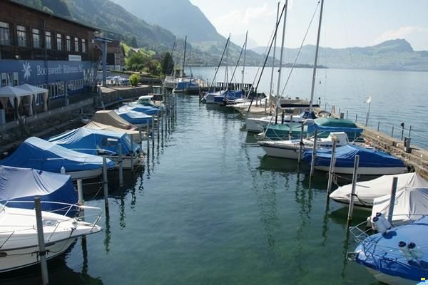 Diverse Bootsliegeplätze