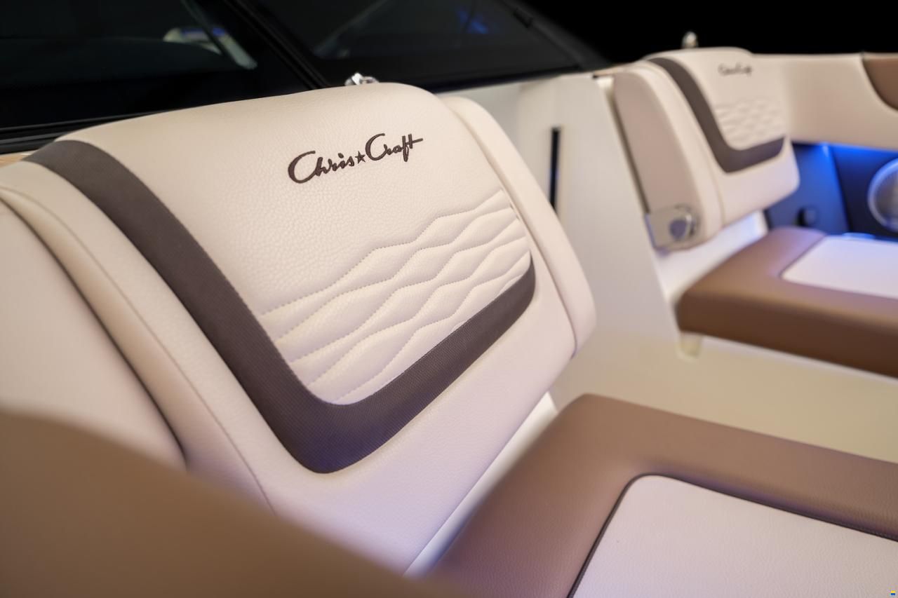 Chris Craft Launch 27