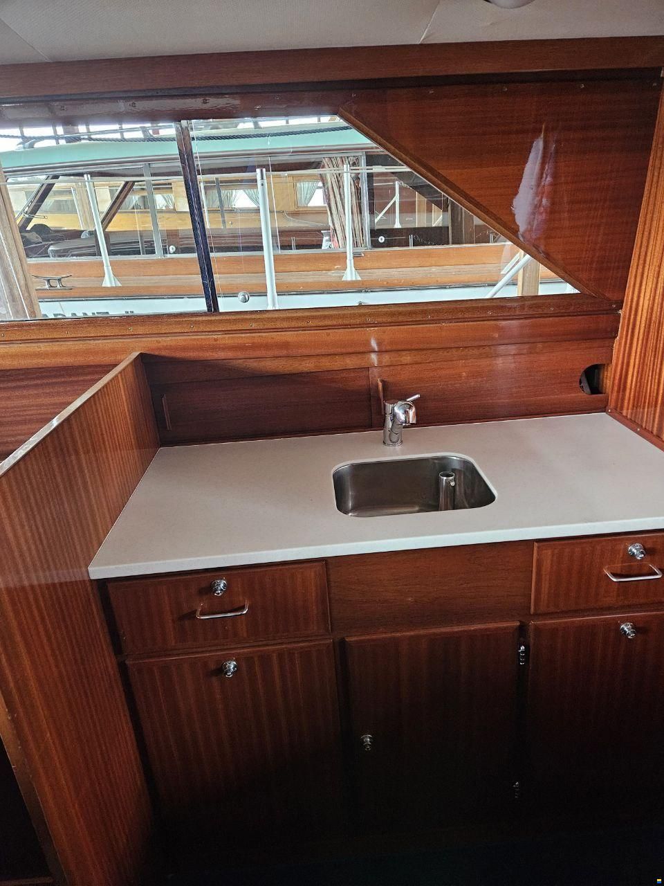 Swiss Craft Sedan Express Cruiser 9,60 m