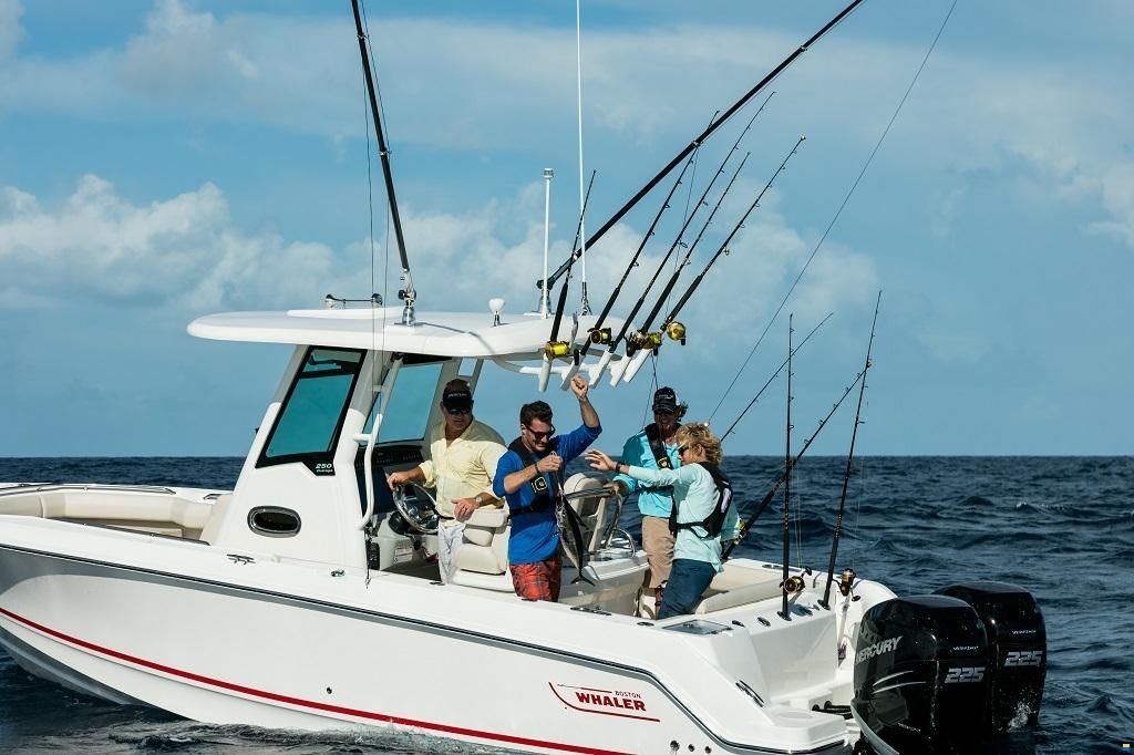 Boston Whaler 250 Outrage