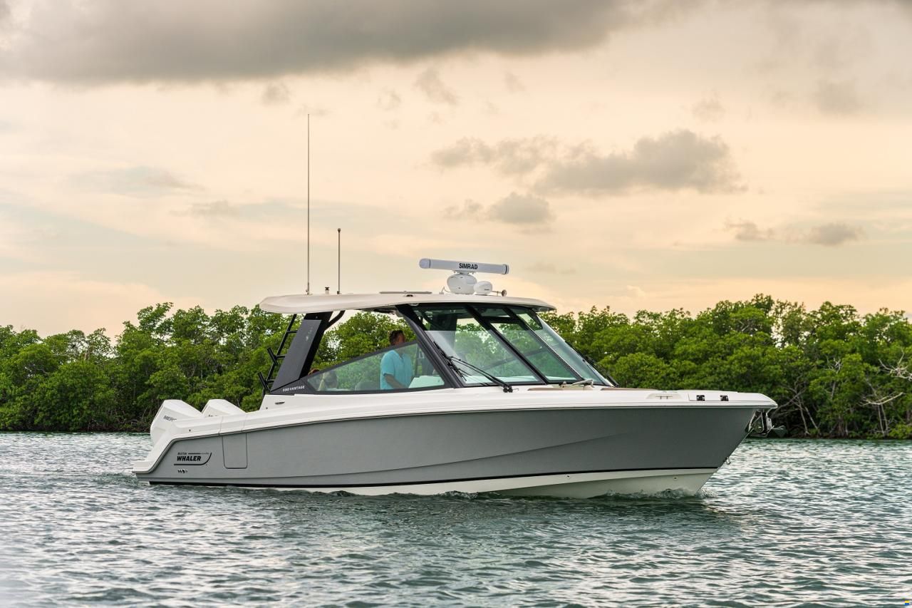 Boston Whaler 330 Vantage