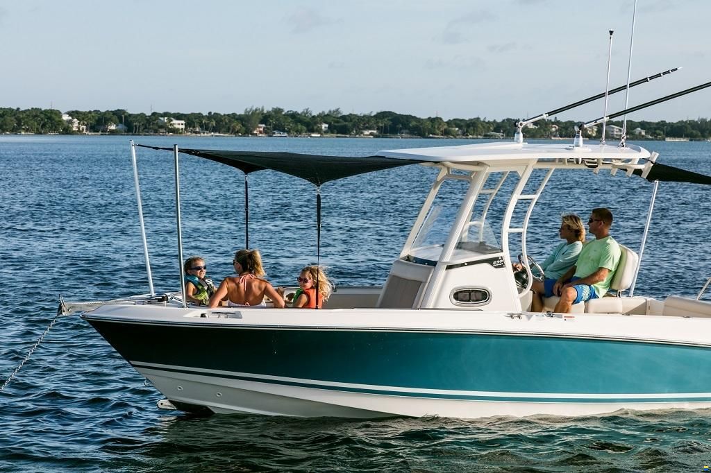 Boston Whaler 230 Outrage