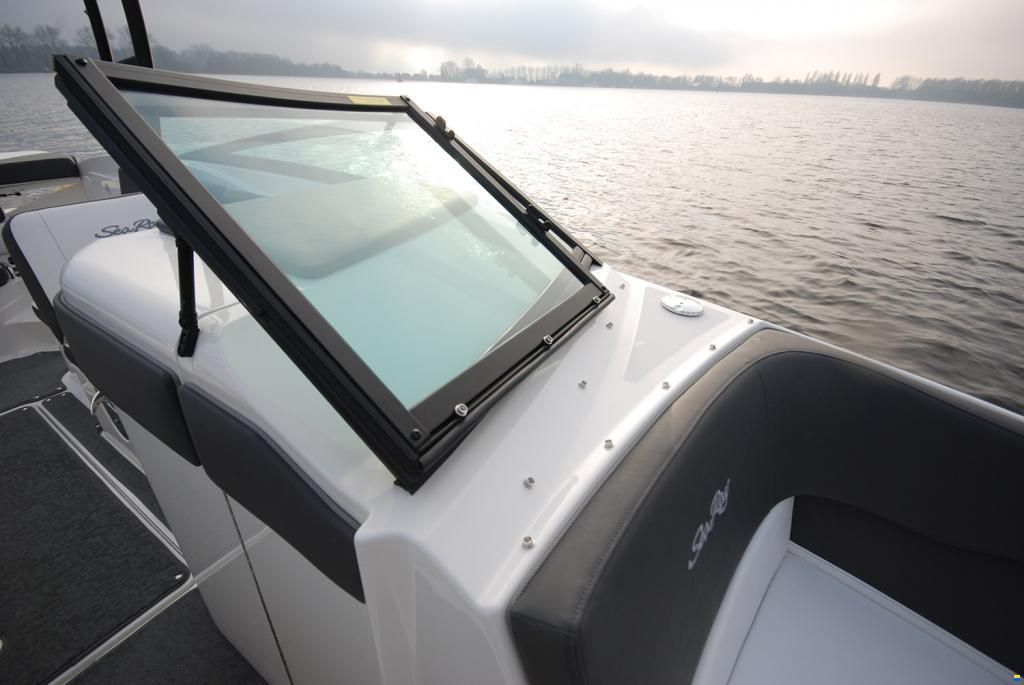 Sea Ray SPX 230 Europe