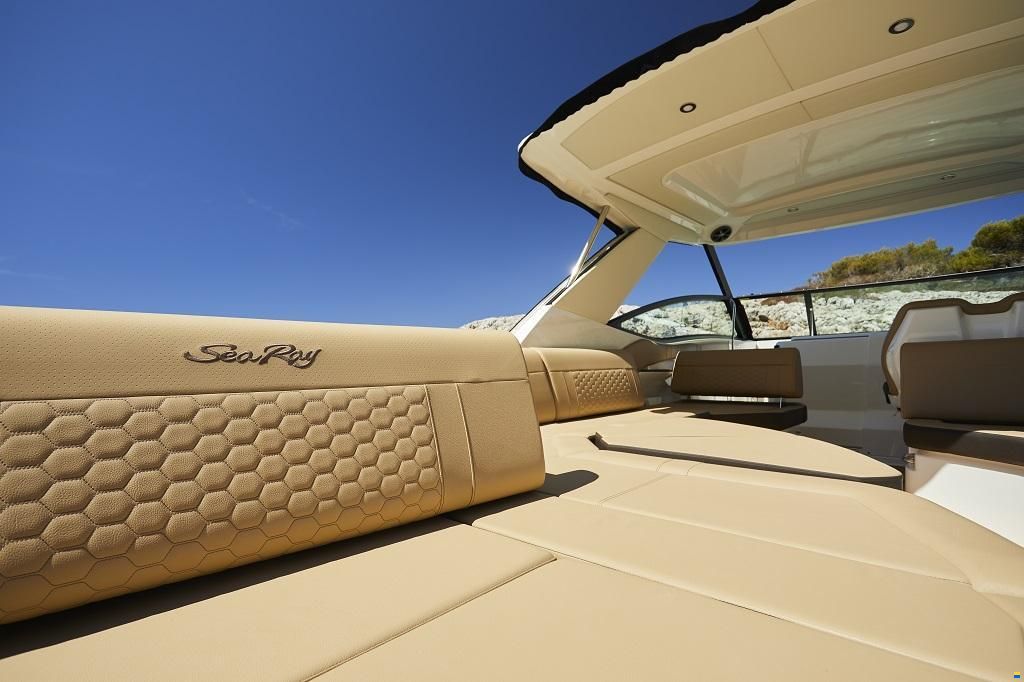 Sea Ray Sundancer 320 Europe