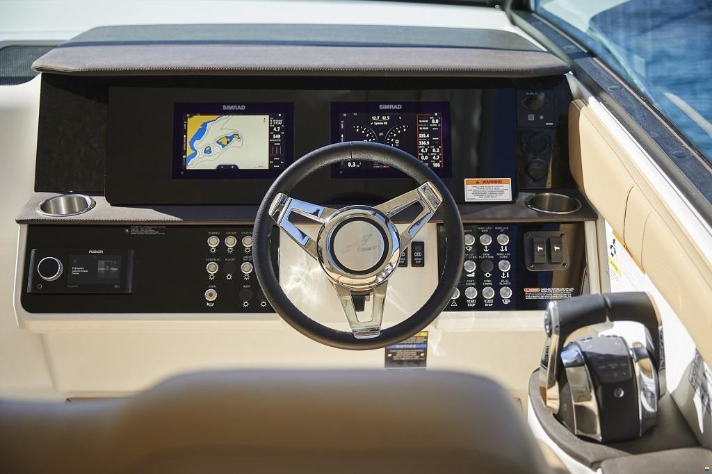 Sea Ray Sundancer 320 Europe