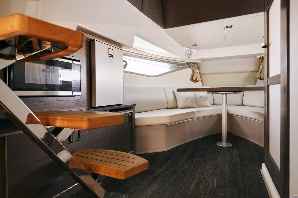 Sea Ray Sundancer 320 Europe
