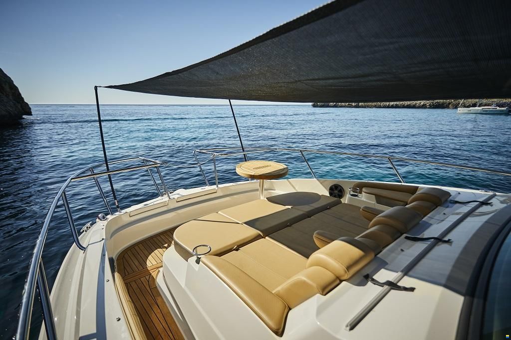 Sea Ray Sundancer 320 Europe