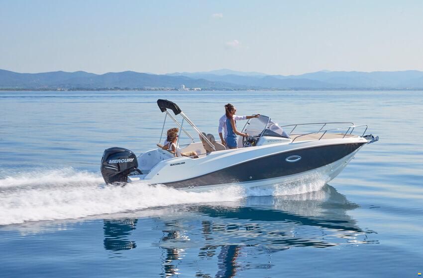 Quicksilver Activ 675 Sundeck