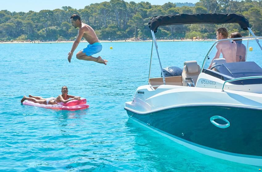 Quicksilver Activ 675 Sundeck