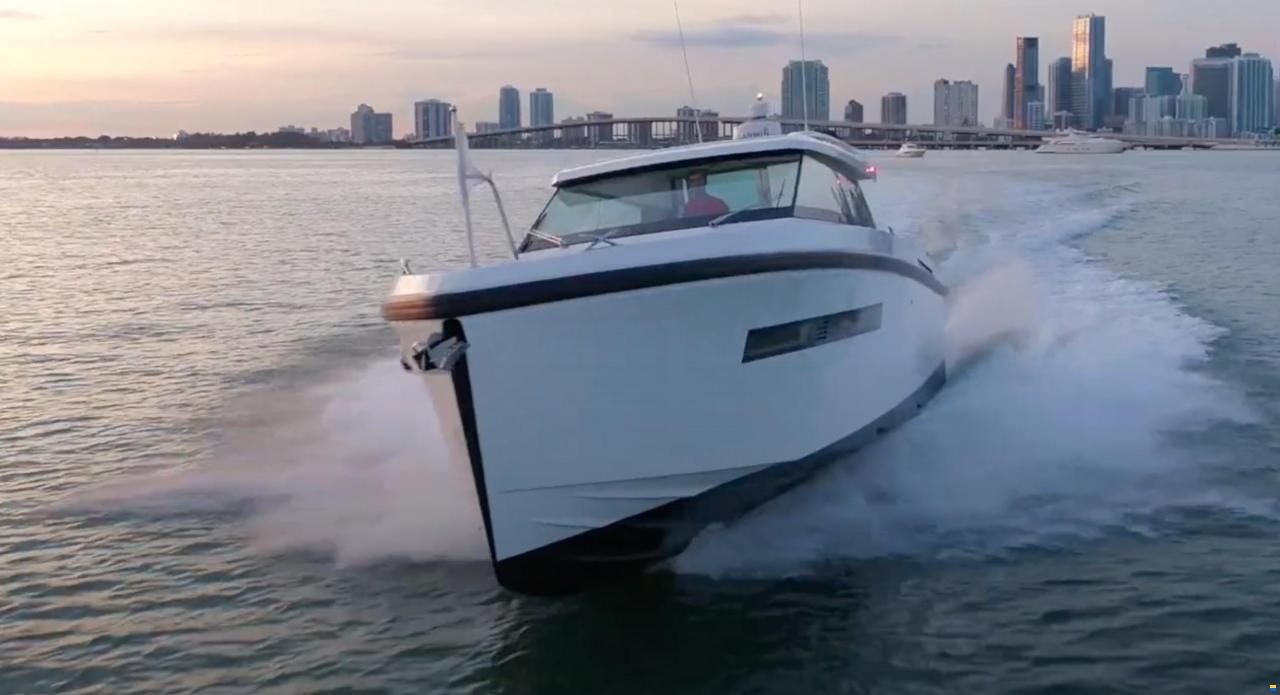 Delta Powerboats 33 CE Coupé