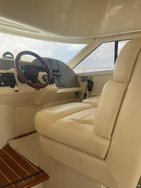 Sealine F42/5