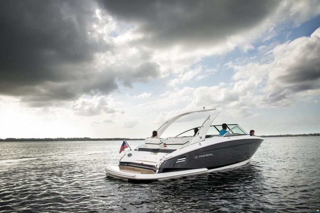 Hallenplatz mit Aufzug