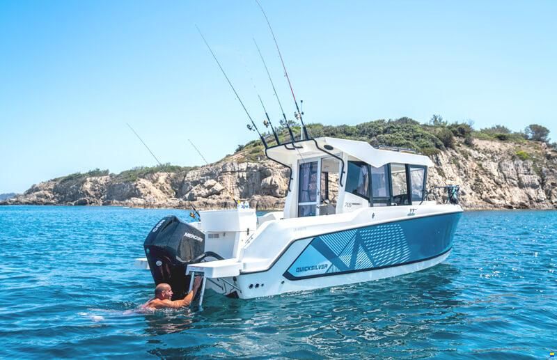 Quicksilver Captur 705 Pilothouse
