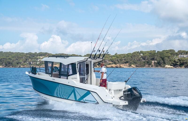 Quicksilver Captur 705 Pilothouse