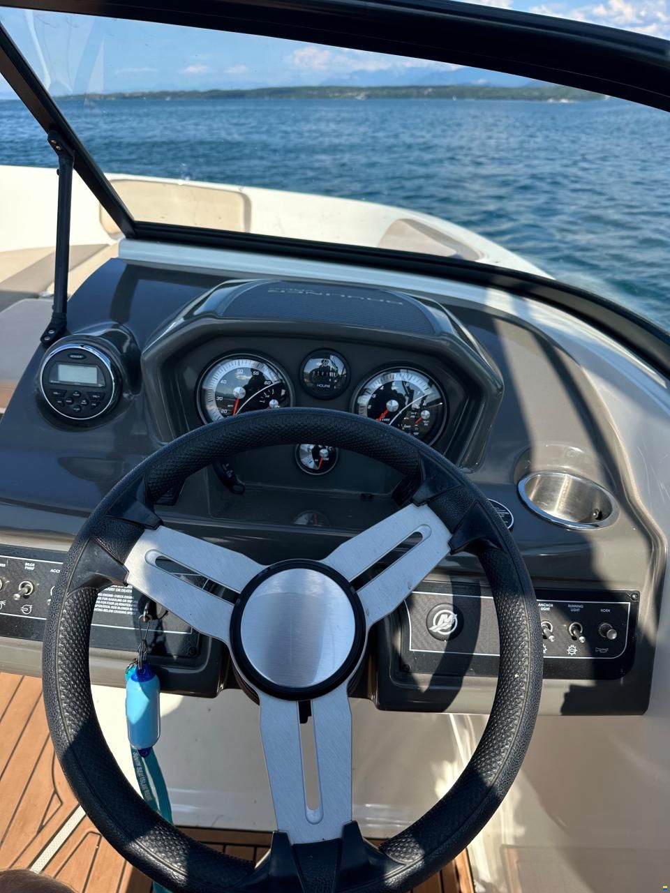Bayliner VR6 E avec place amarrage 2ans