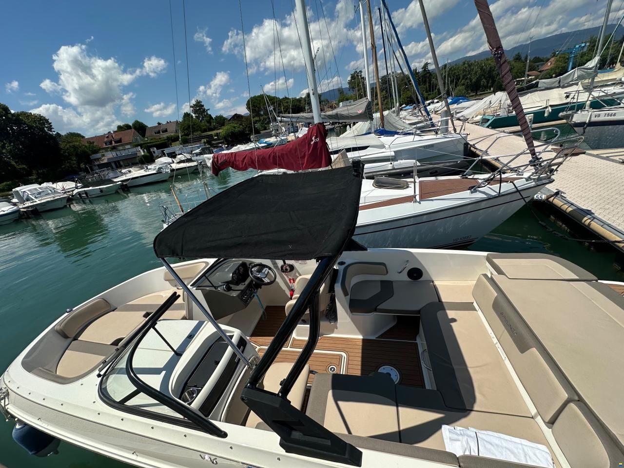 Bayliner VR6 E avec place amarrage 2ans