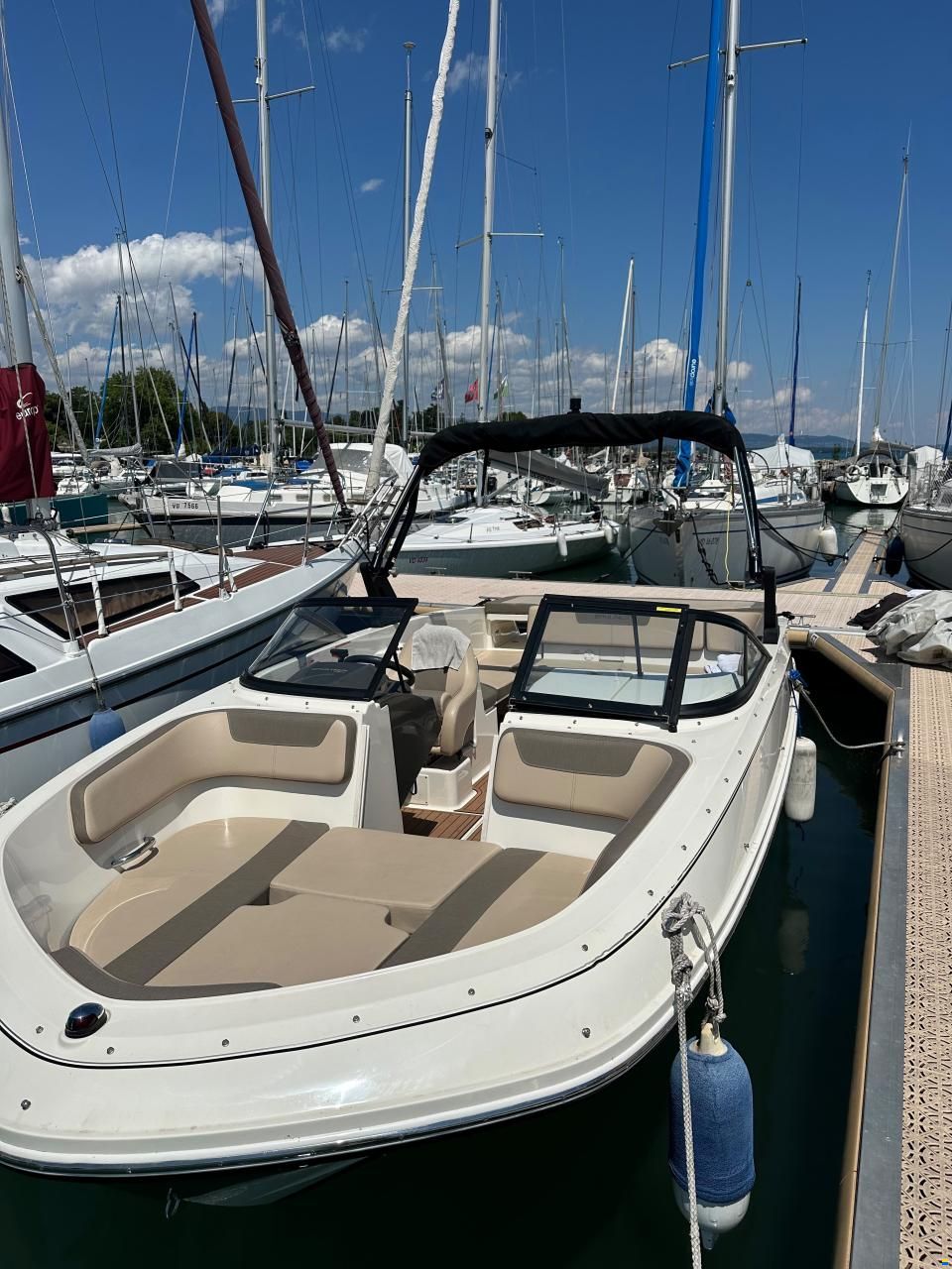 Bayliner VR6 E avec place amarrage 2ans