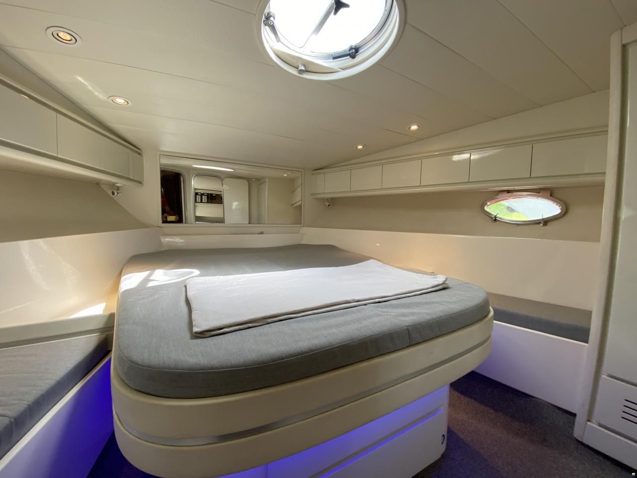 Pershing 40