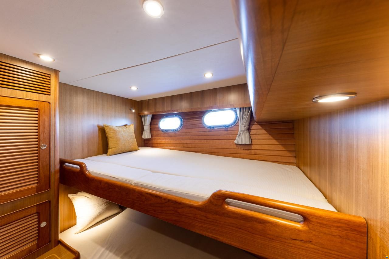 Selene 54 Classic Explorer