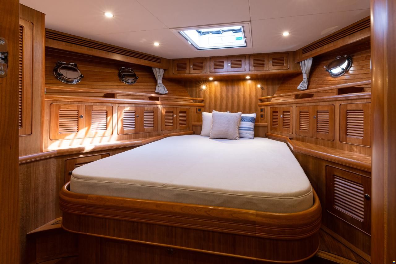 Selene 54 Classic Explorer