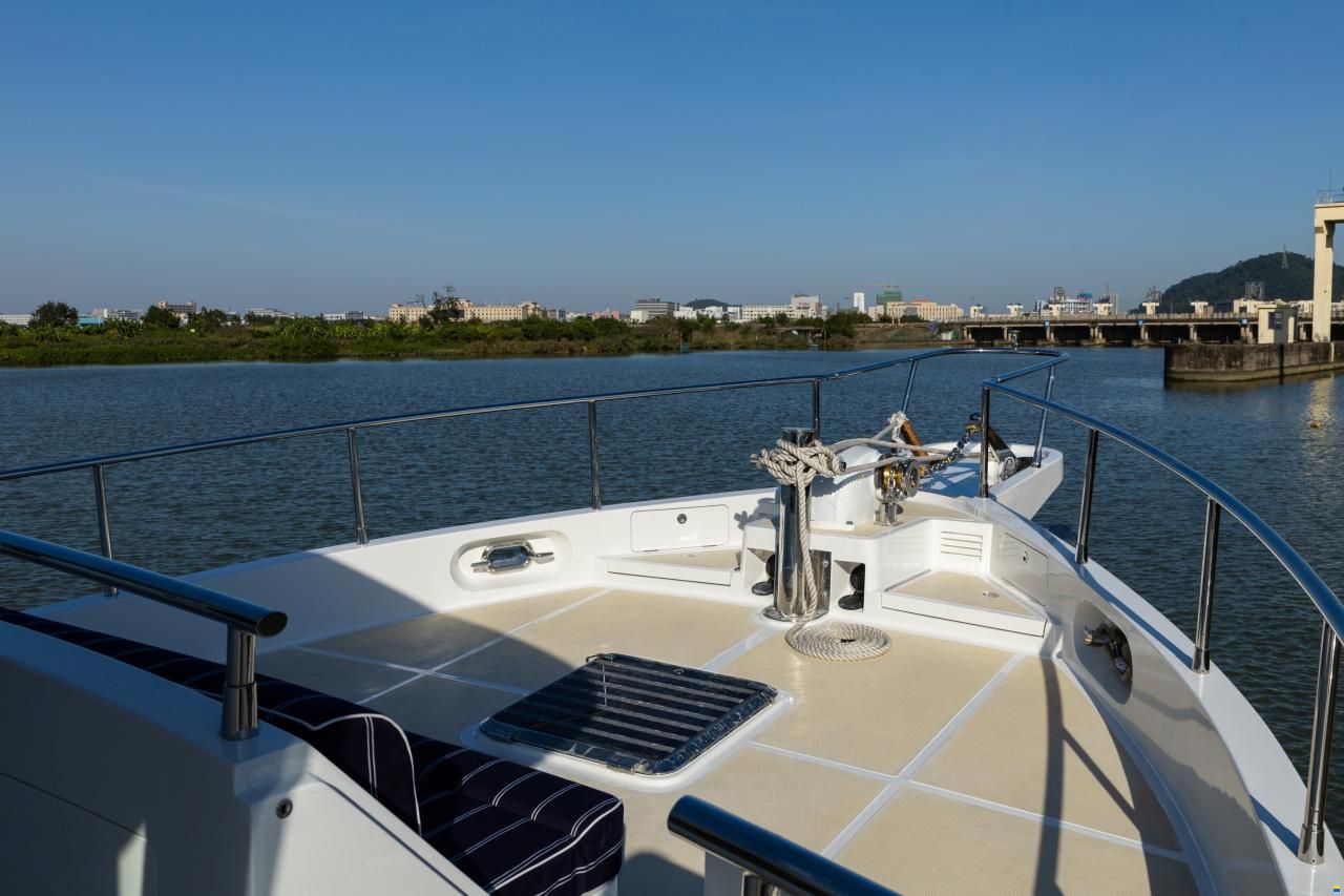 Selene 54 Classic Explorer