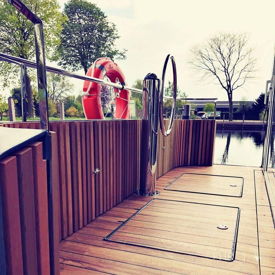 Houseboat MOAT Floating Hotel Room