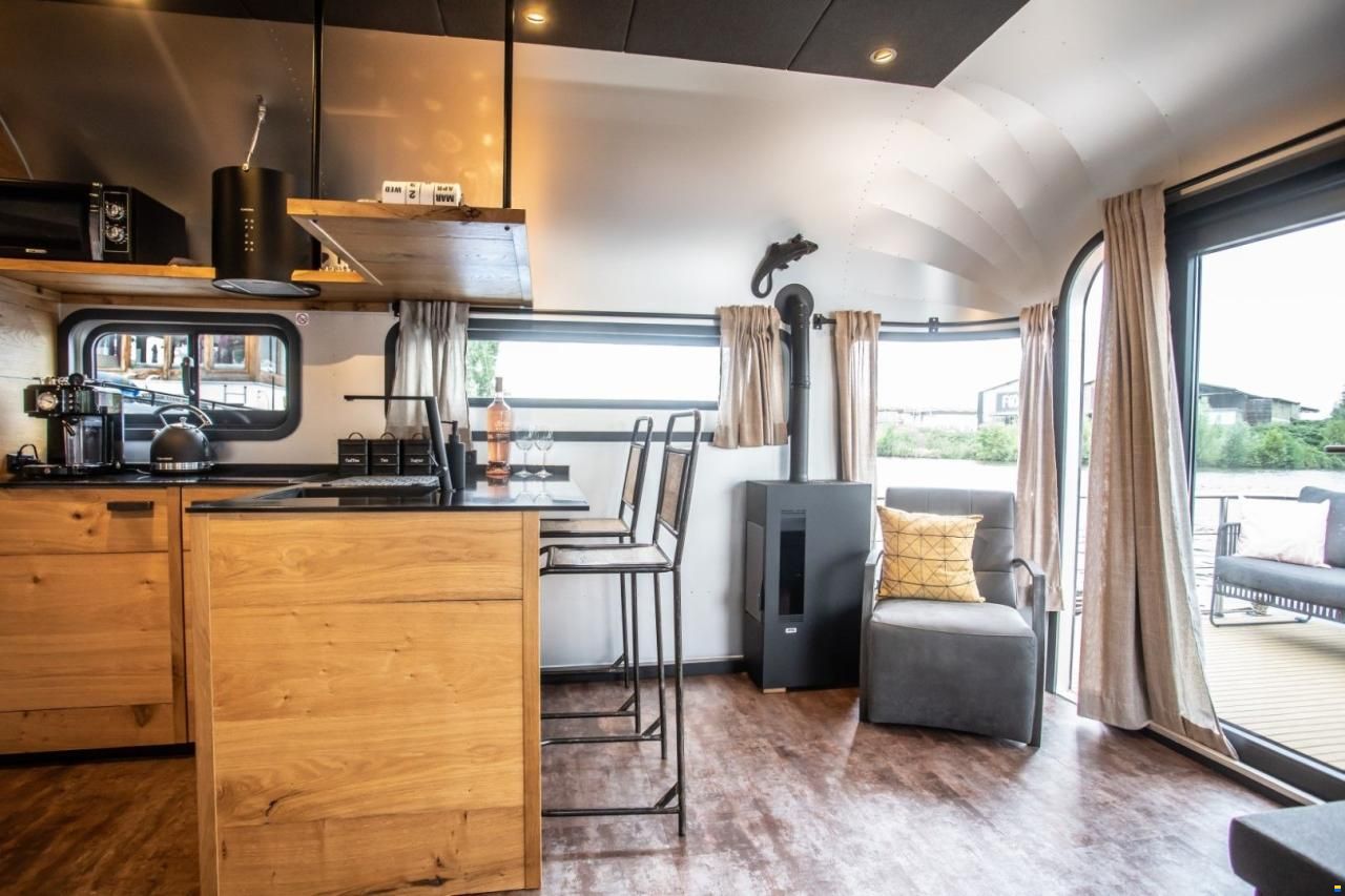 The Coon 1000 Houseboat