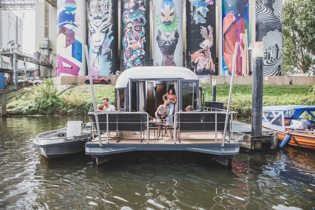 The Coon 1000 Houseboat