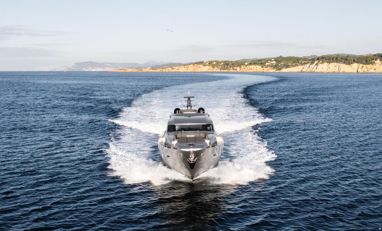 Pershing 92