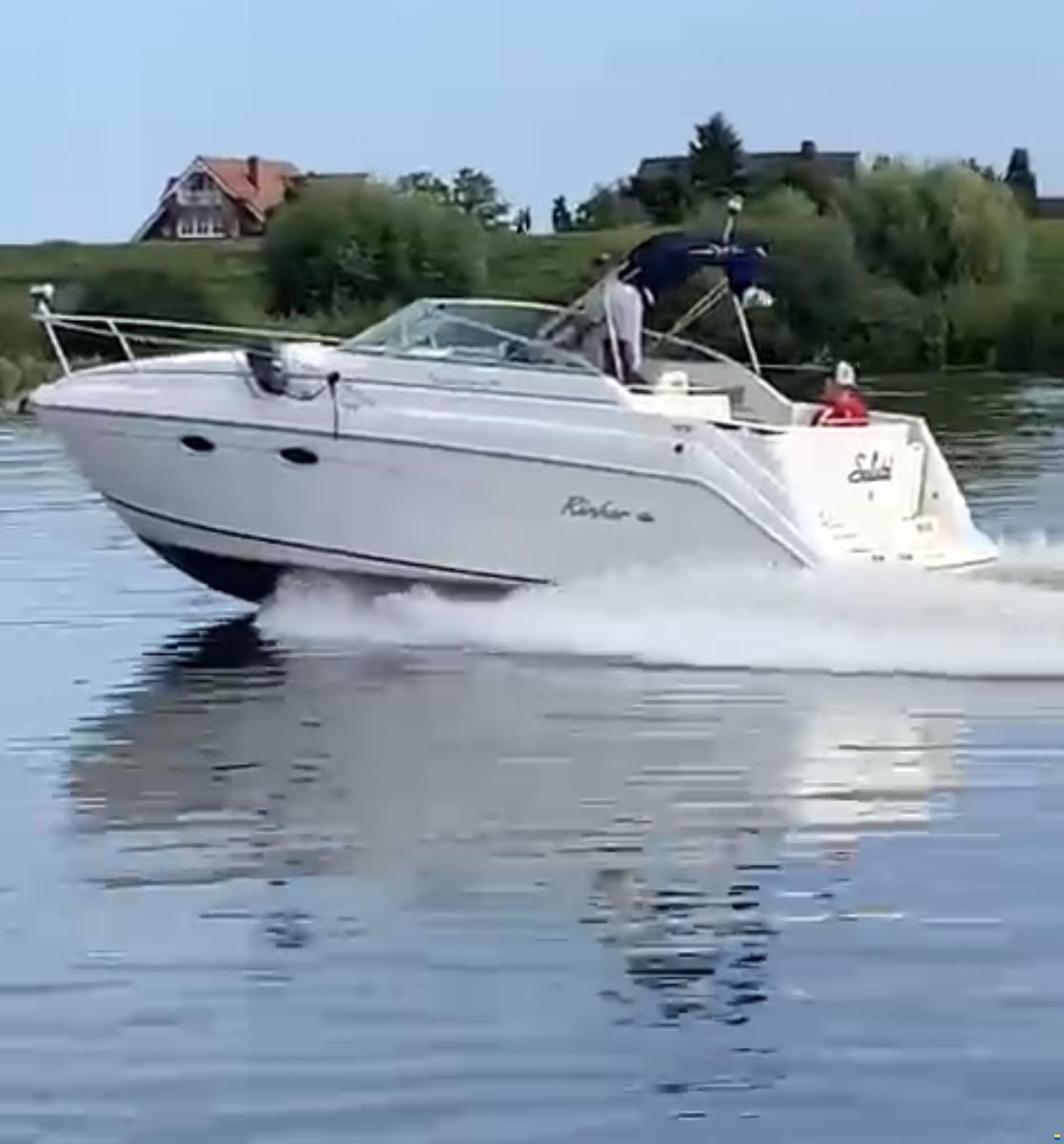 Rinker 270 Fiesta Vee