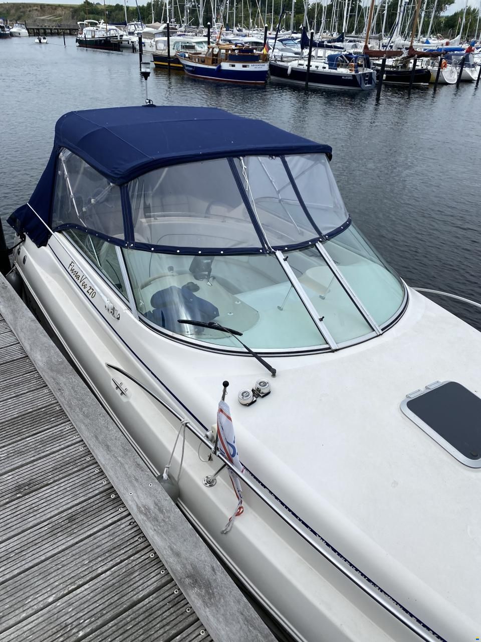 Rinker 270 Fiesta Vee