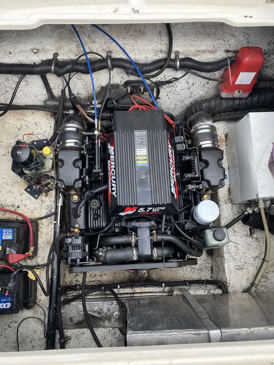 Rinker 270 Fiesta Vee