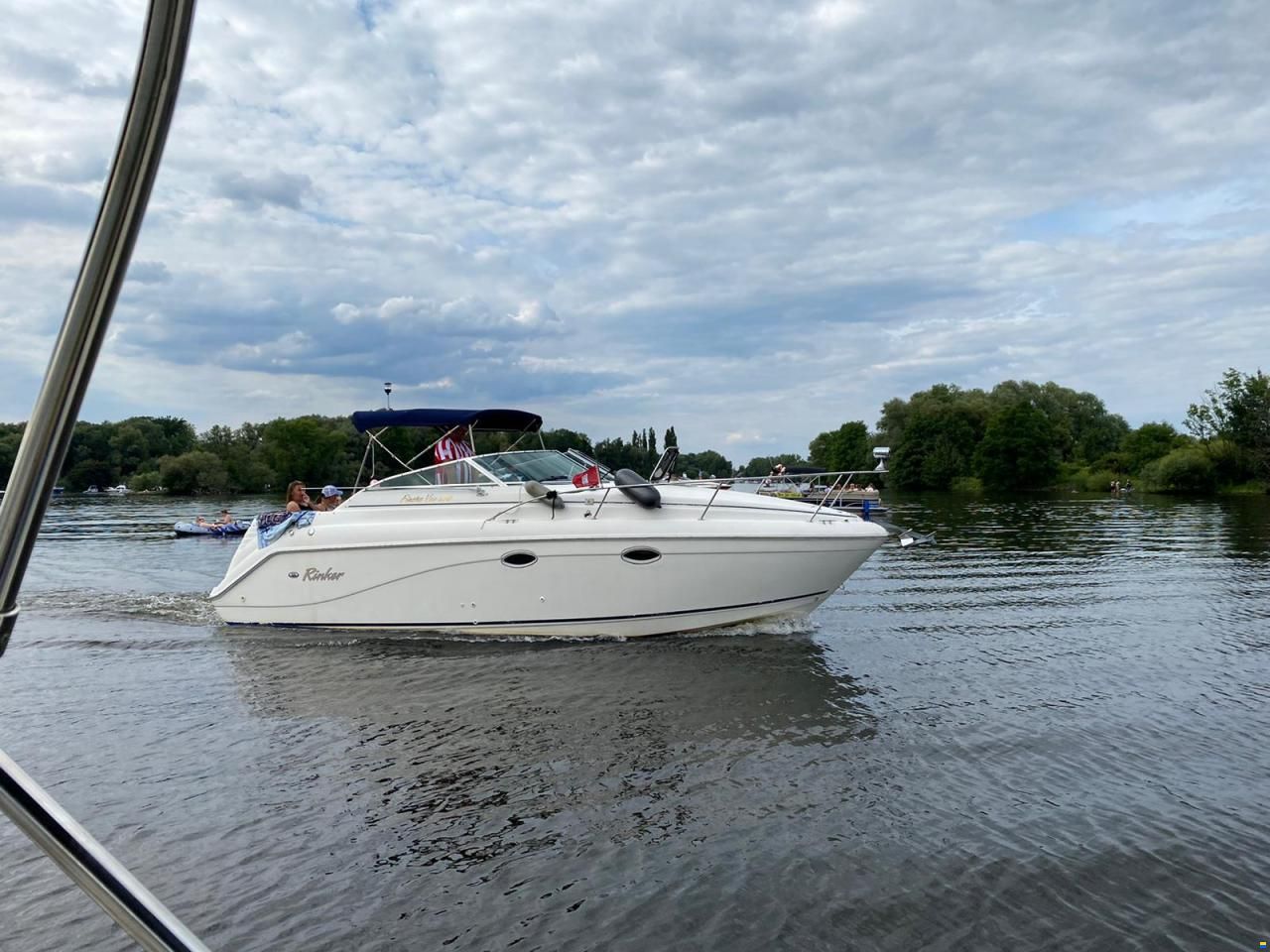 Rinker 270 Fiesta Vee