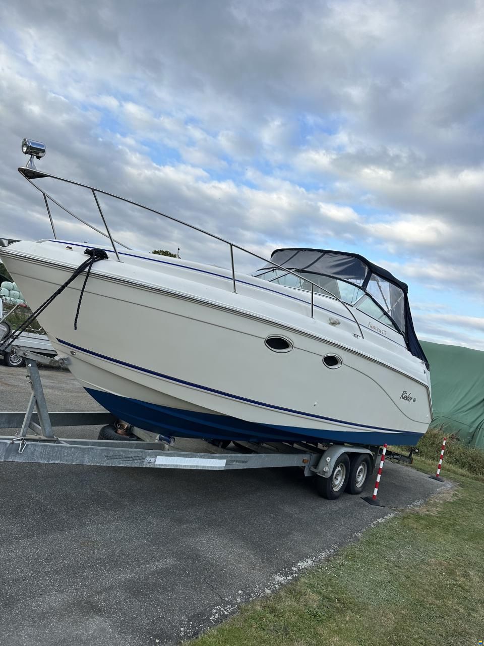 Rinker 270 Fiesta Vee