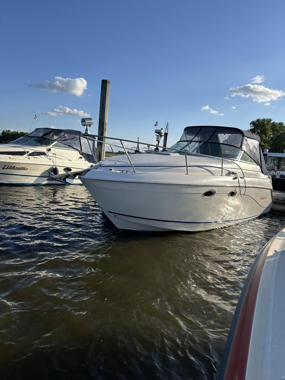 Rinker 270 Fiesta Vee