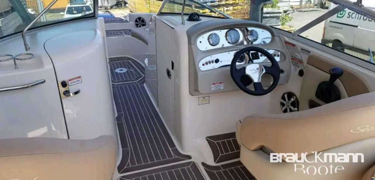 Sea Ray 270 Sundeck