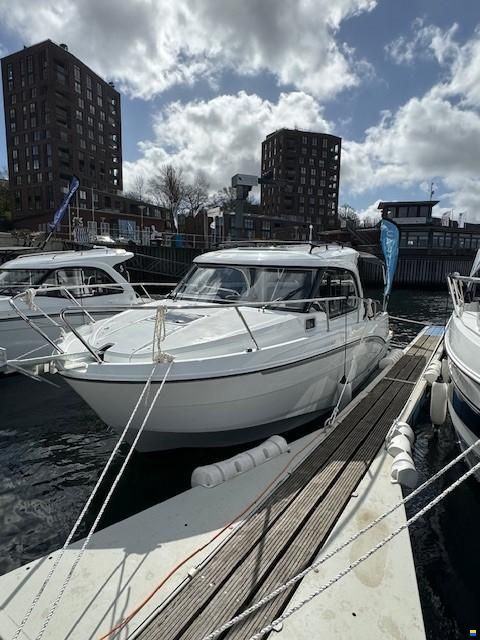 Beneteau Antares 8 OB V2