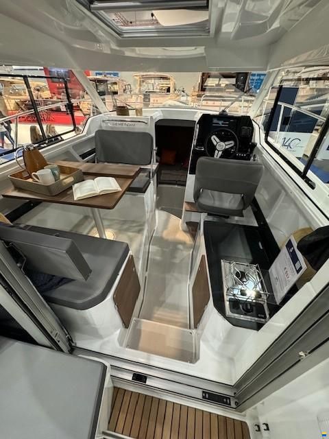 Beneteau Antares 8 OB V2