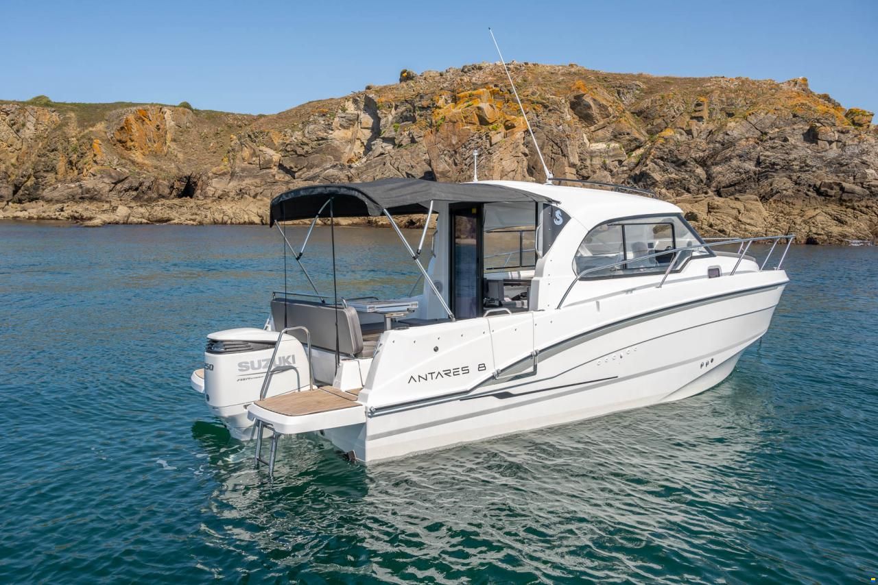Beneteau Antares 8 OB V2
