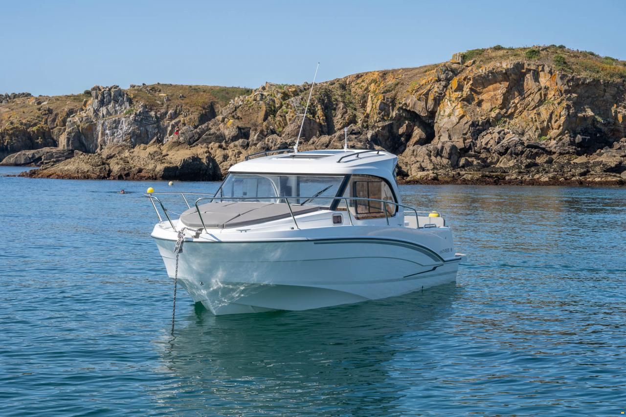 Beneteau Antares 8 OB V2