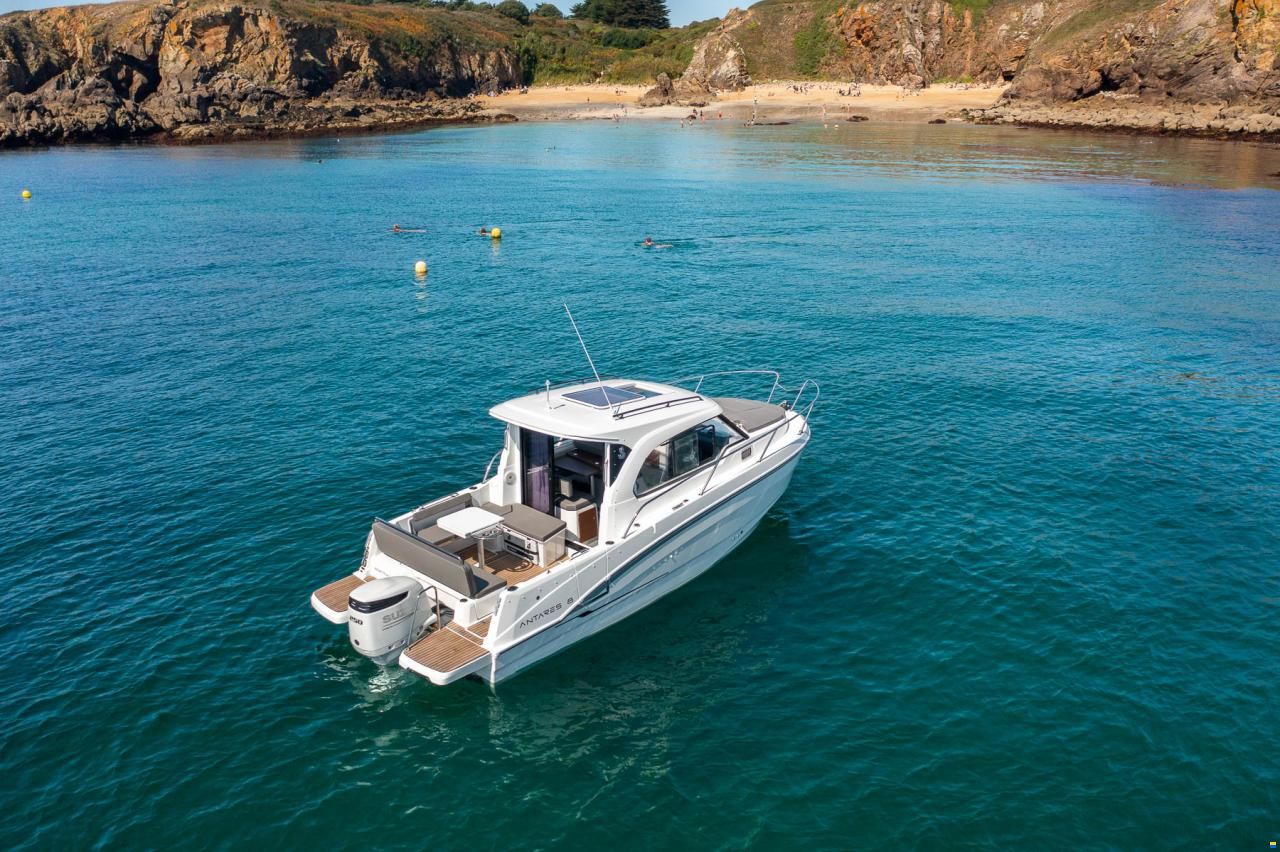 Beneteau Antares 8 OB V2