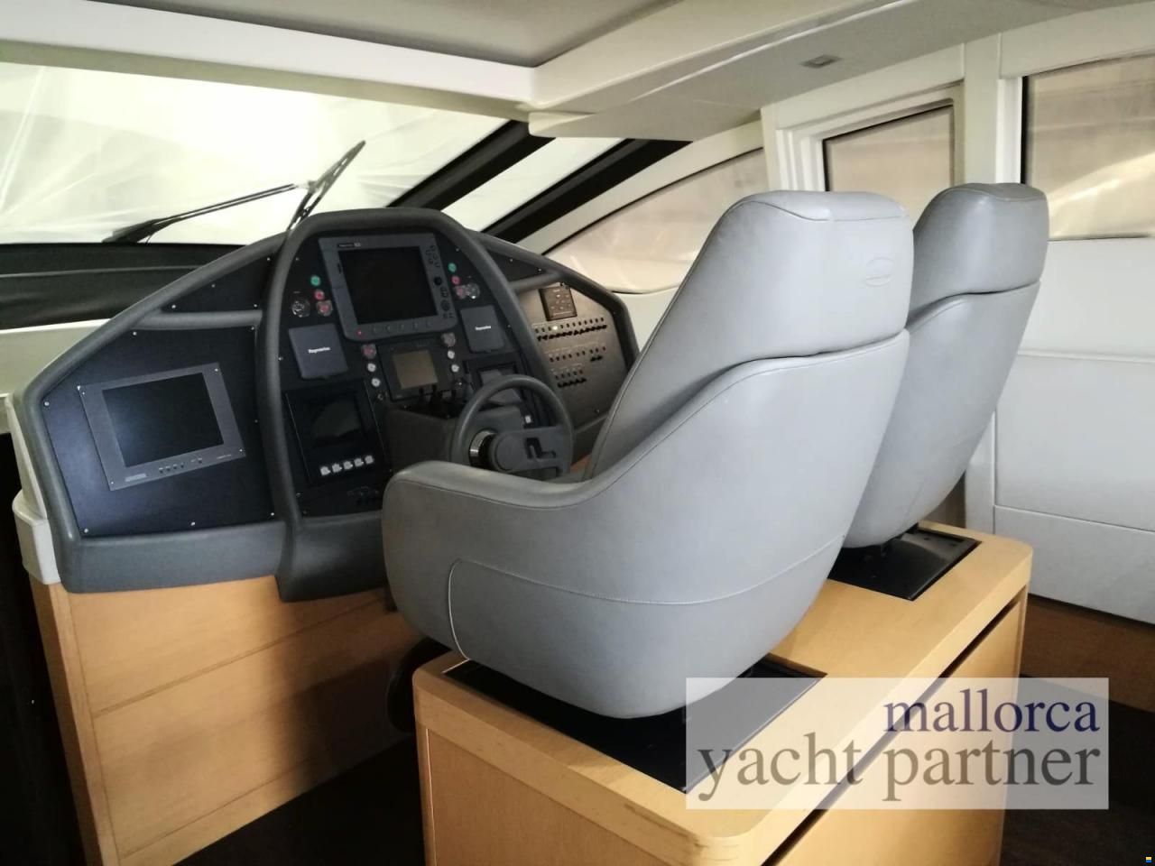 Pershing 72