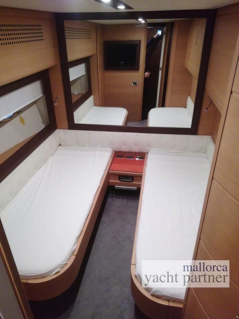 Pershing 72