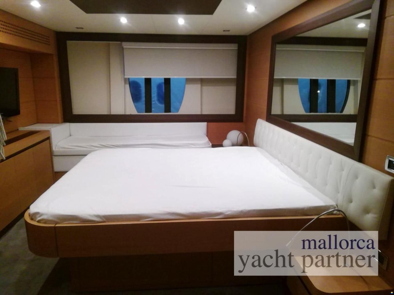 Pershing 72