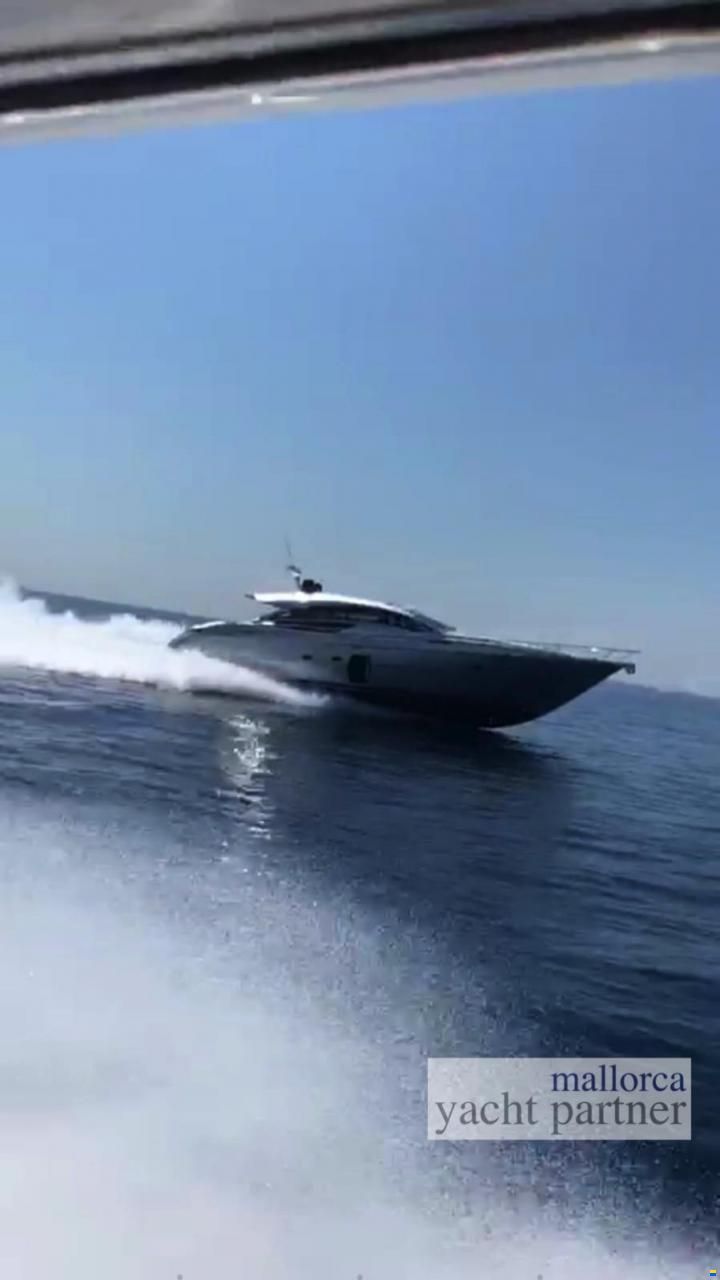 Pershing 72