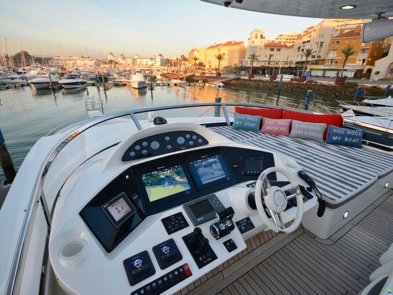 Sunseeker 88 Yacht