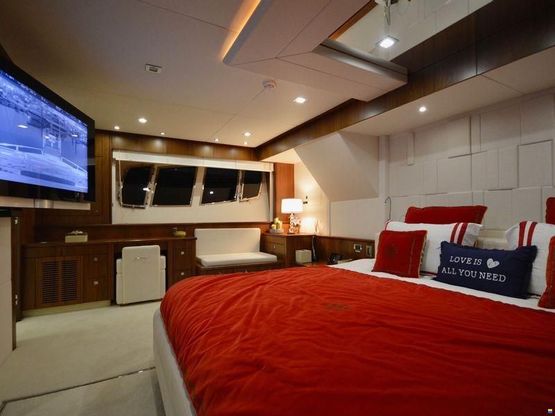 Sunseeker 88 Yacht