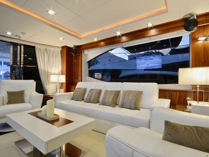 Sunseeker 88 Yacht