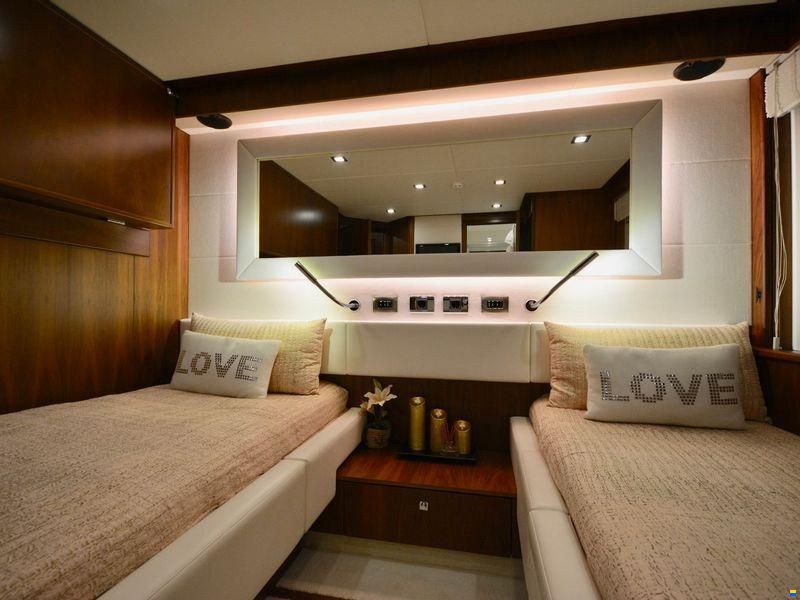 Sunseeker 88 Yacht